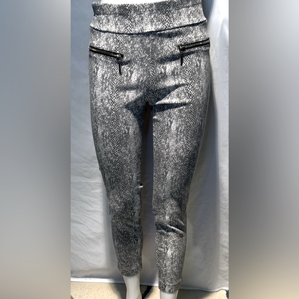 Stylish Gray Textured Pants with Zipper Accents